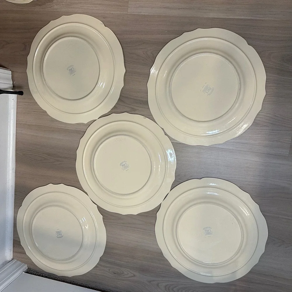Pier 1 McKenzie Cream‎ Scalloped Earthenware Dinner Plates Set 5 France 12 3/4
